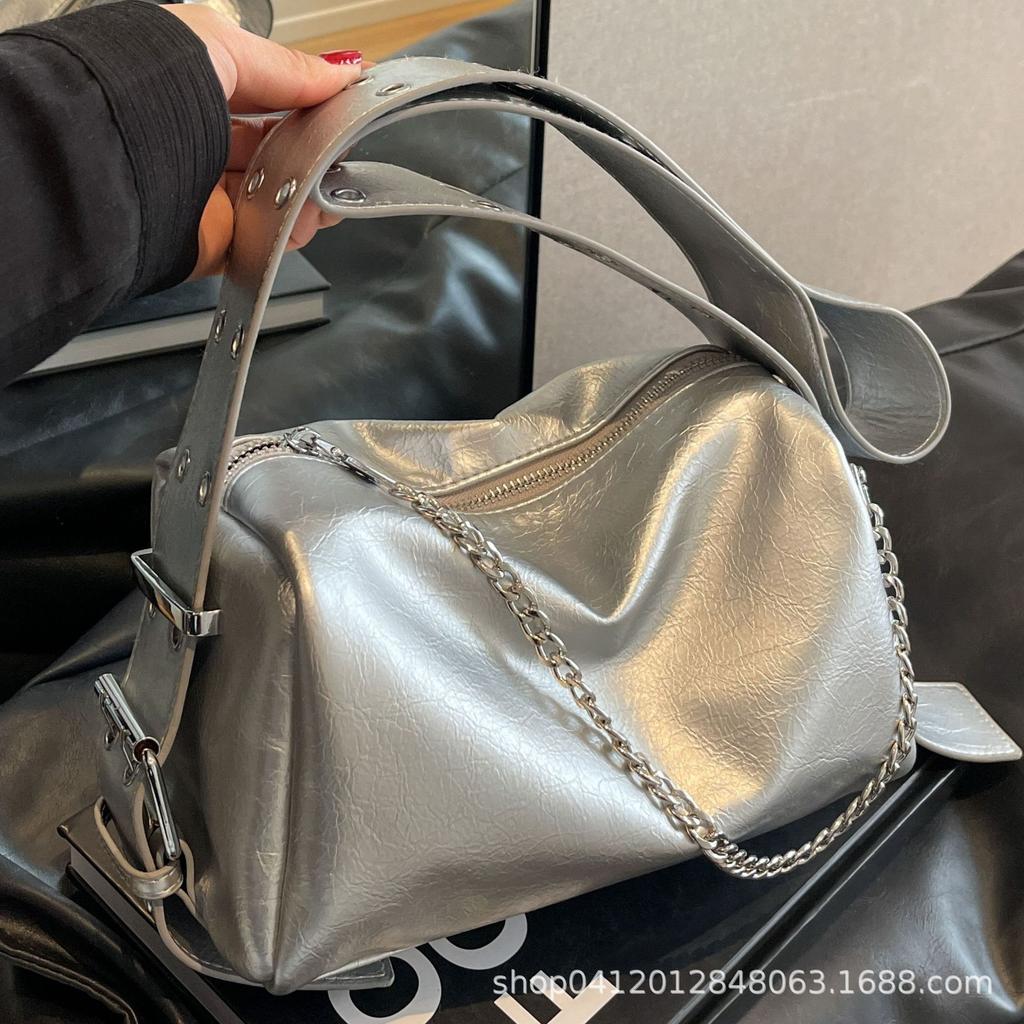 Large capacity bag women's 2025 new retro niche design shoulder bag chain women's messenger bag commuter bag tide