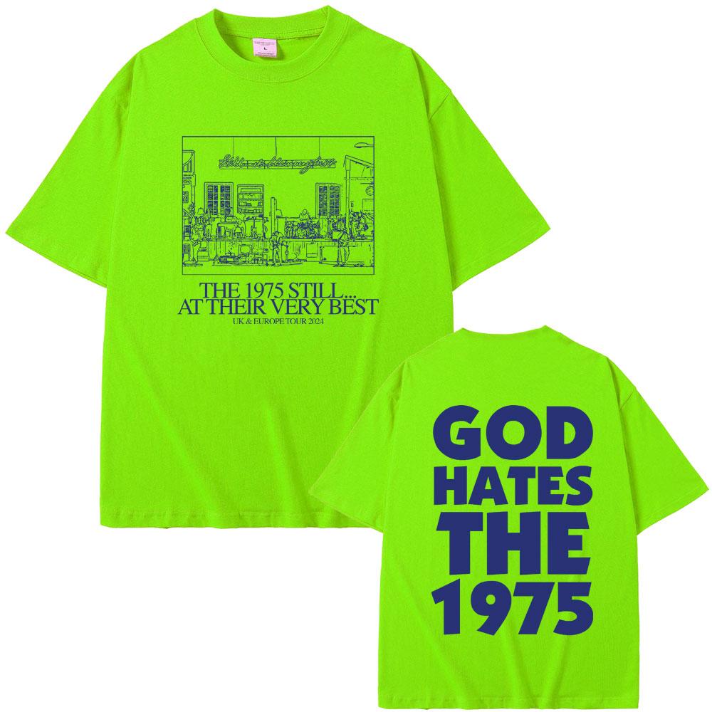 

Британская инди-альтернативная рок-группа The 1975 все еще в своей лучшей форме. Тур по Великобритании и Европе. Мужская и женская футболка. Бог ненавидит The 1975 футболка 3XL
