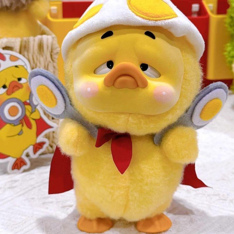 

Upsetduck Сліпа коробка Upset Duck V3 Народився таким Вінілові Плюшеві Ляльки Милий Каченя Аніме Фігурка Дії Таємнича Коробка Подарунки на Хелловін Іграшки