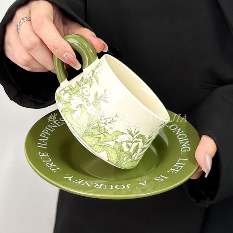 Retro keramické šálky a podšálky, Starožitná olejomalba, Zelená konvalinka, Šálek a podšálek na kávu, Odpolední čaj ve stylu Hepburn