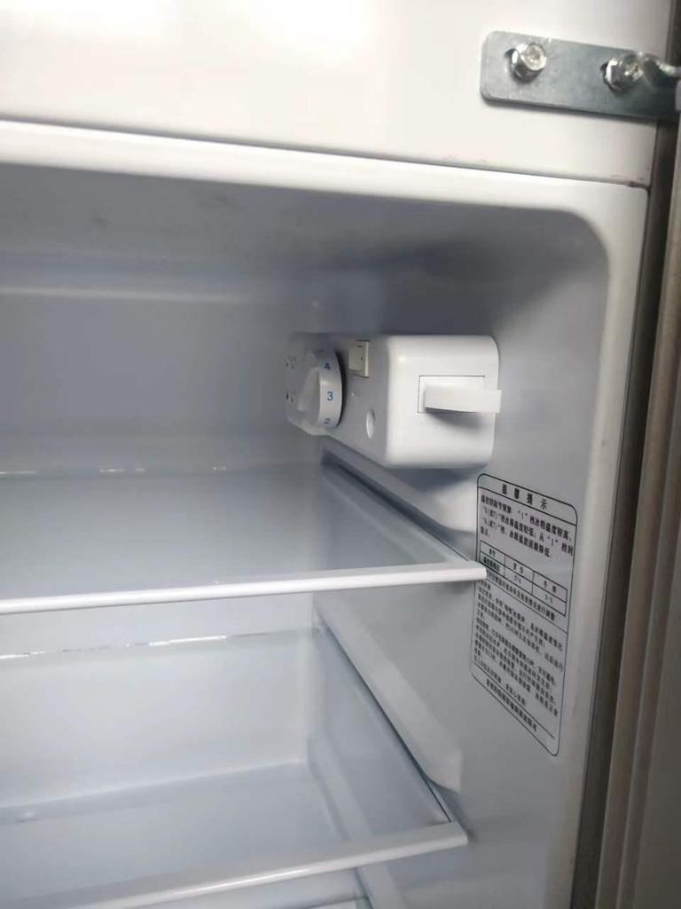 Compact Single-Door Refrigerator for Apartments/Offices