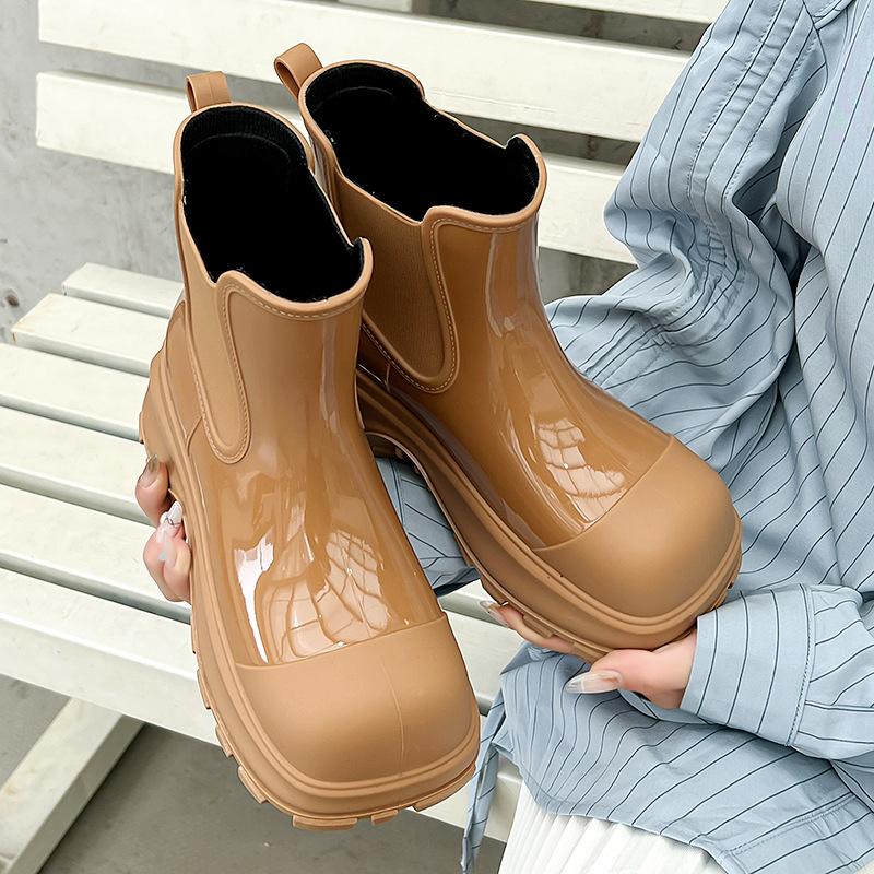 

Модные дождевые туфли женские на толстой подошве новые резиновые сапоги рабочая одежда нескользящие короткие резиновые туфли женские взрослые водные туфли 41