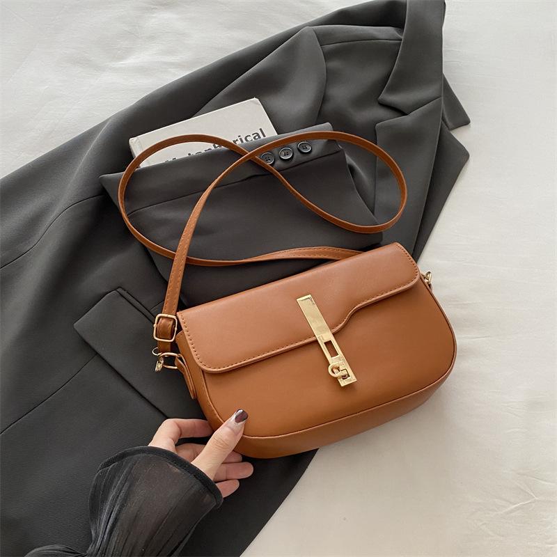 

Сумка текстурного типа в иностранном стиле женская осень-зима 2025 новая модная французская на плечо через плечо сумка-мессенджер с замком сумка-седло тренд коричневый