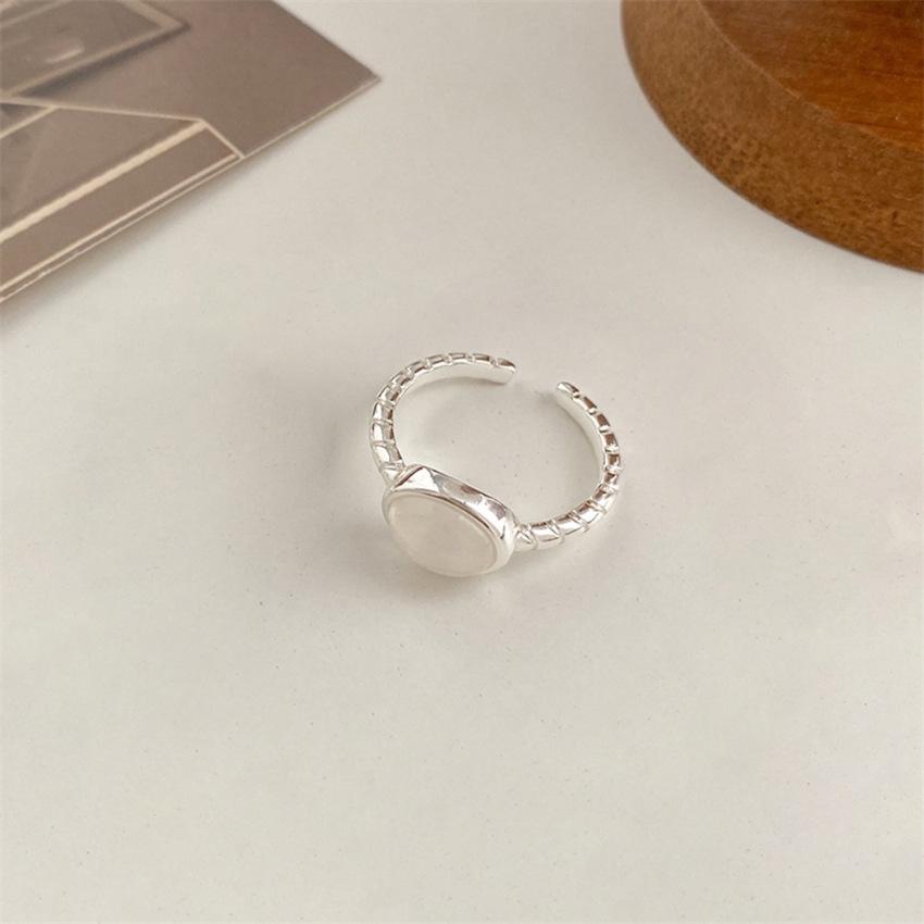 Xiaohongshu 925 Sterling Silver Exaggerated Plain Ring for Women – Simple, Luxurious, High-End Design.