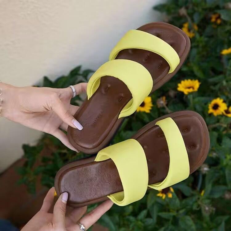 Soft flat bottom one-word drag women 2025 summer popular new casual wear beach comfortable cool slippers women casual