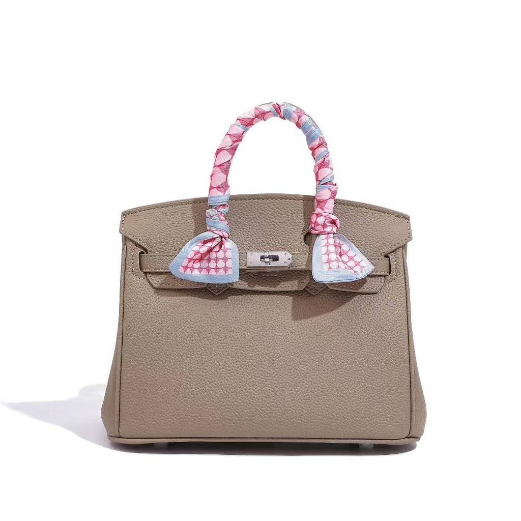 2026 Geantă Clasică Nouă din Platină Geantă cu Temperament Geantă de Umăr Crossbody pentru Femei Geantă pentru Femei Casual Portabilă Versatilă