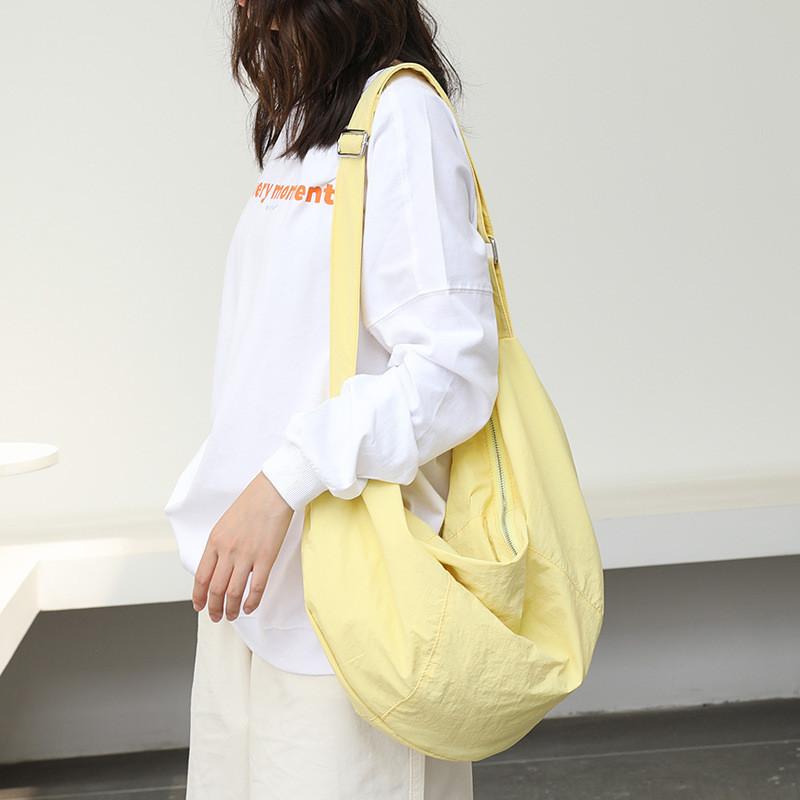 IELGY Japonská ležérní literární taška na knedlíky, malá svěží nylonová taška přes rameno, módní jednobarevná messenger dámská taška