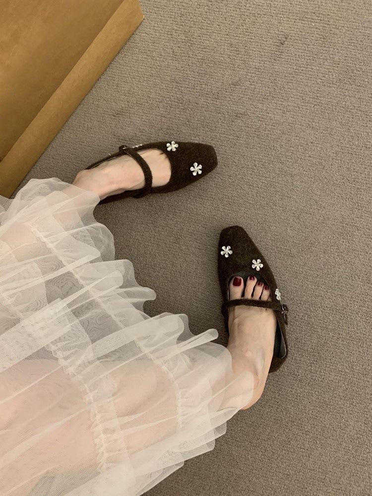

Inner height increase retro evening wind rhinestone word with fluffy single shoes shoes with skirts Mary Jane shoes 40 коричневий