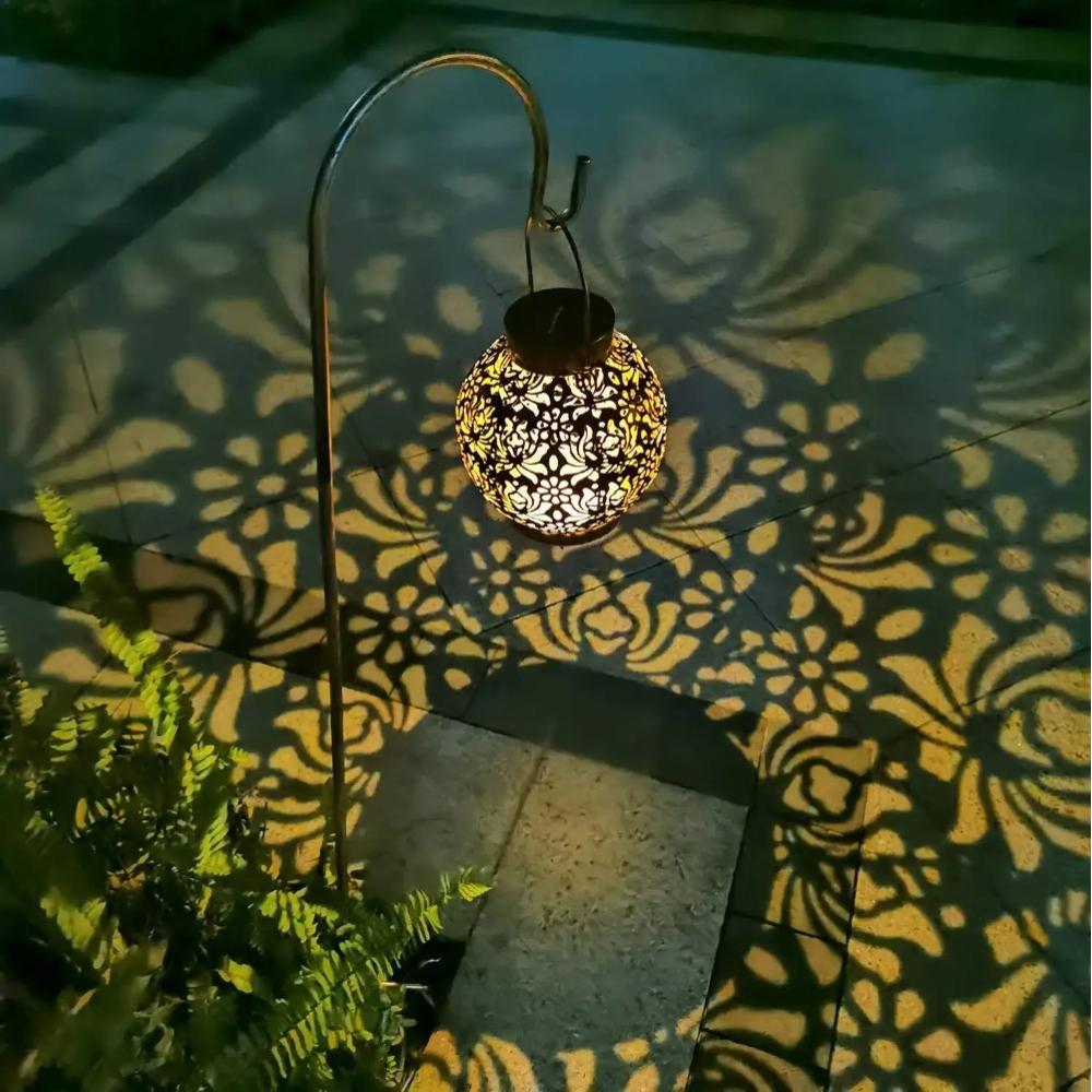 LED-Landschaftsleuchte Garten Außenbereich Garten Solar Eisenkunst Hängende Hohl-Dekoration Projektionslicht Wasserdicht