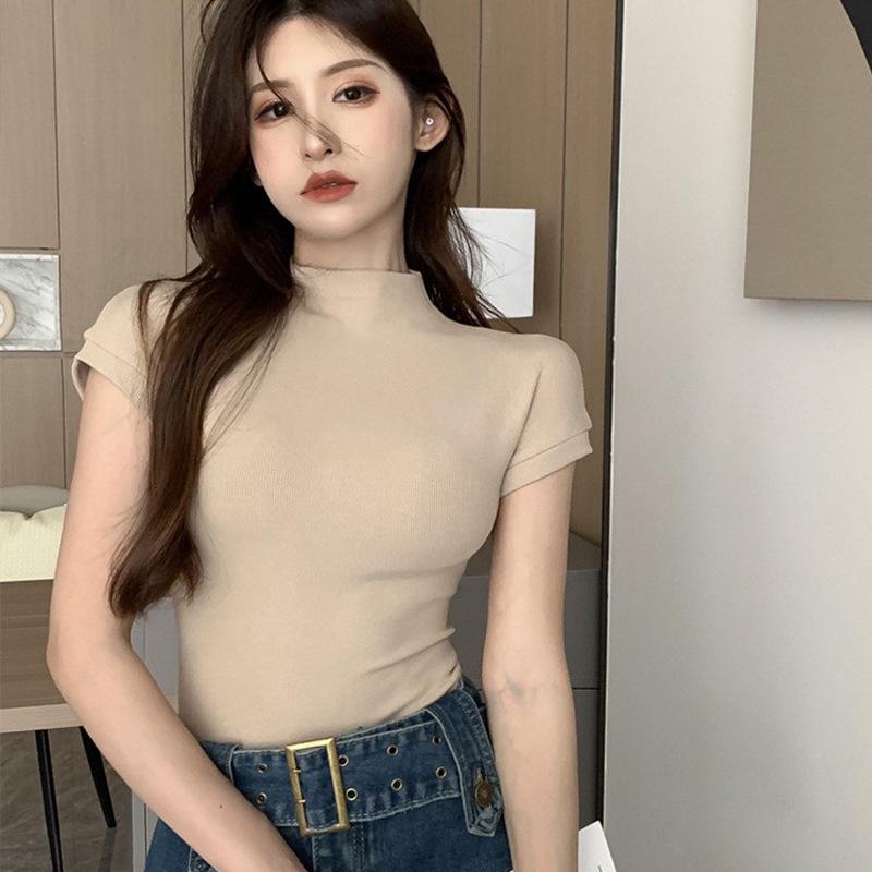 

Трендовая женская приталенная футболка в стиле Y2K с полувысоким воротом и короткими рукавами M легкие хаки