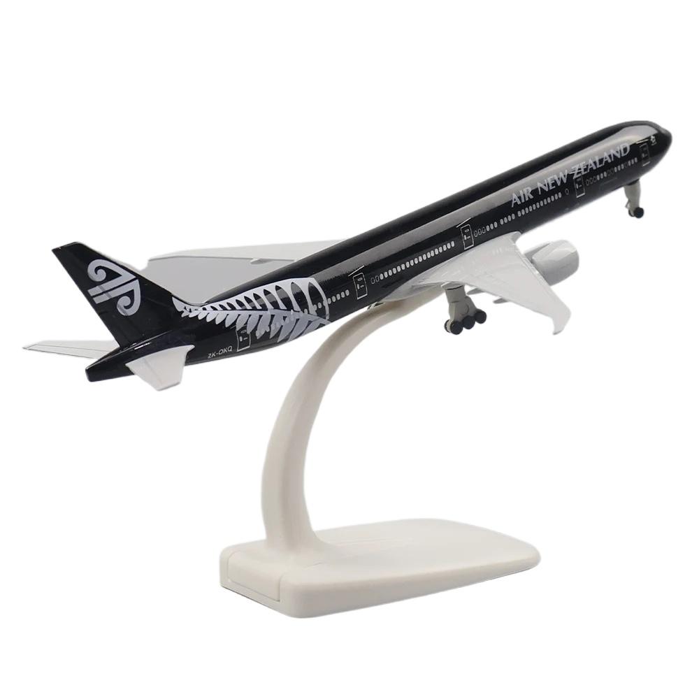 

1/400 20см Модель самолета Новая Зеландия Boeing 777 Металл Металл Масштаб Самолет с шасси Реплика Коллекционный подарок от авиации чёрный
