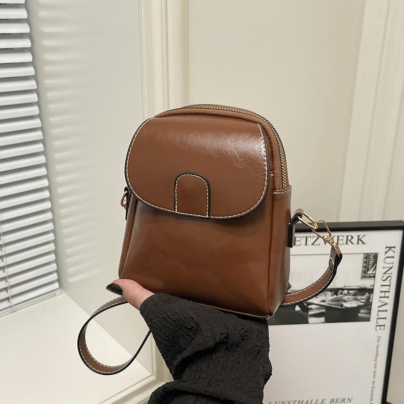 

Mobile phone bag female messenger 2025 new fashion versatile mini small bag high sense lightweight shoulder bag change bag коричневый