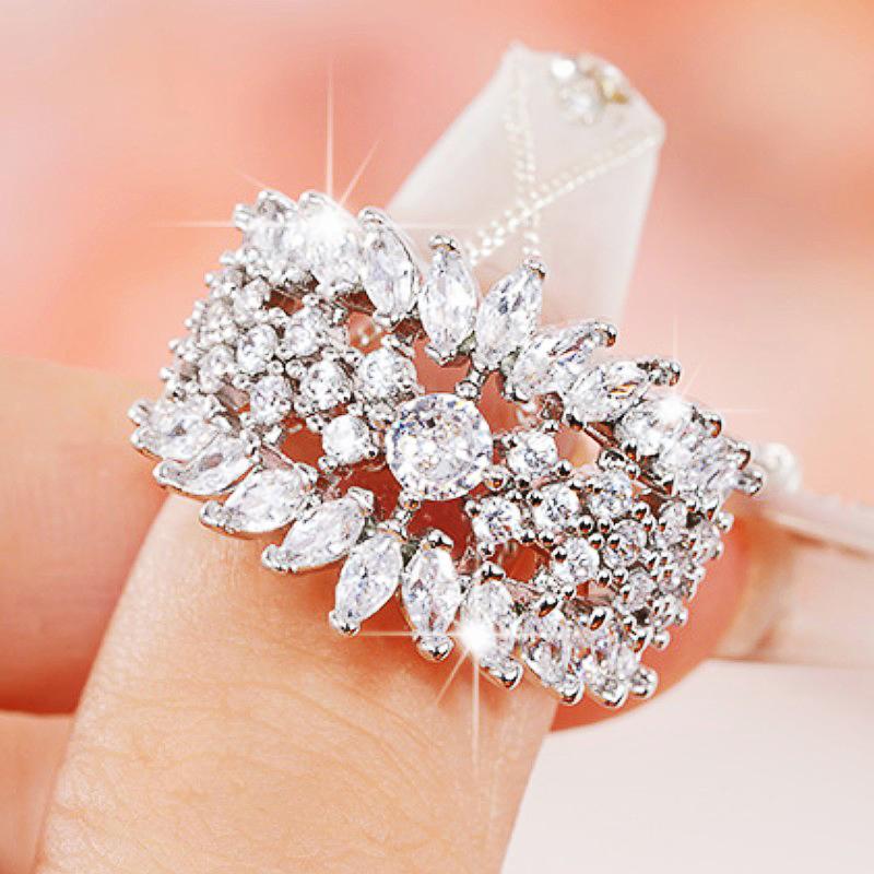 Huitan Fashion Women Rings Luxury Paved Sparkling Cubic Zirconia Zinc Alloy Color Crystal Rings Modern Bridal Wedding Trendy Zircon