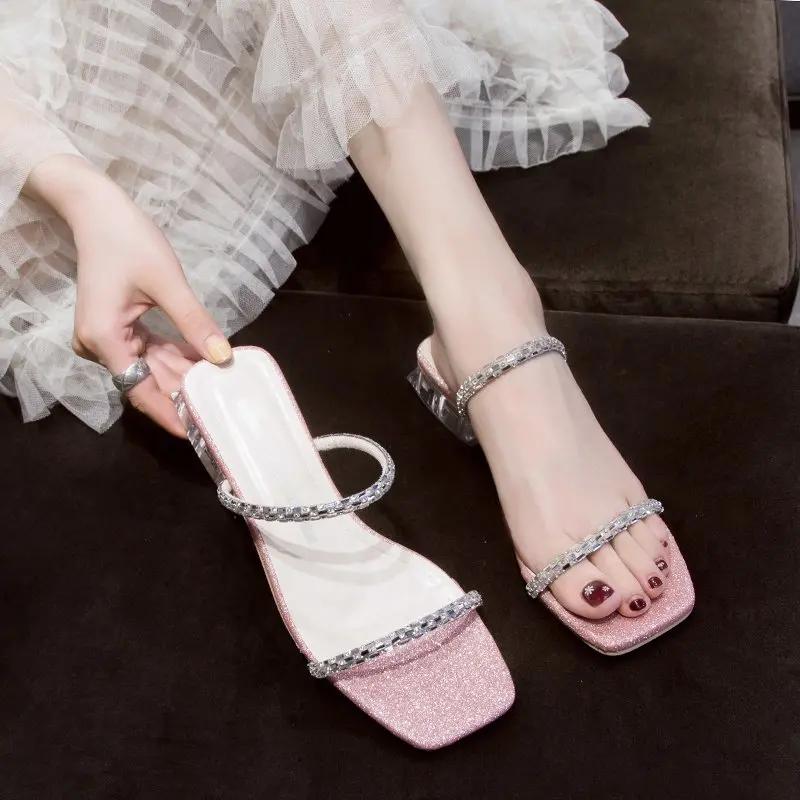 модные летние тапочки из ПВХ со стразами — фото 6