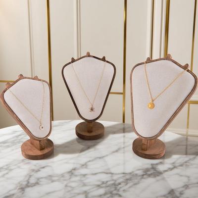 Creazione di gioielli e bijoux – Portagioie ed espositori per gioielli