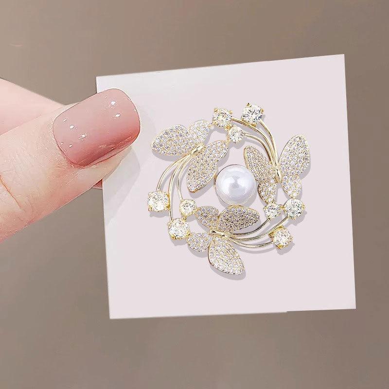 Elegant Wreath Flying Butterfly Brooches For Women  Pearl Pins Female Coat Corsage Trendy Brooch Party Wedding Gift KTJ