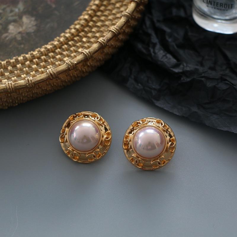 Vintage medieval small fragrance simple fashion glazed pearl stud earrings жемчужный