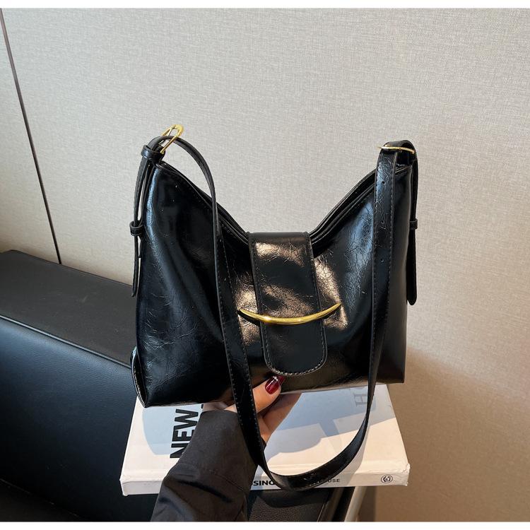 Simple and Versatile Bag Women's Large-capacity New Summer Casual Shoulder Messenger Bag Commuter Dumpling Bag