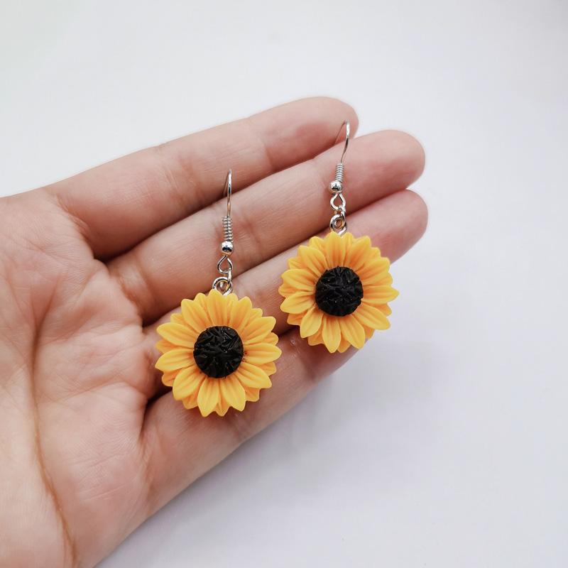 Boucles d'oreilles tendance en résine pour femmes, motif tournesol doré, style simple, marguerite, idée cadeau
