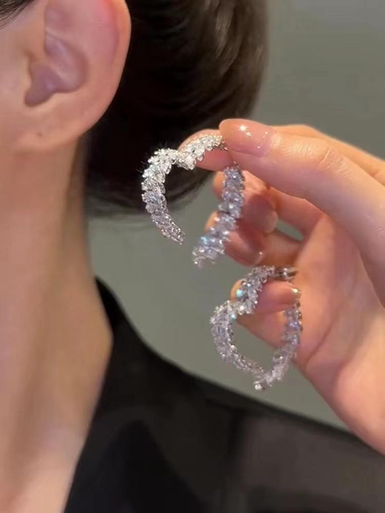 

Серьги Сердце Циркон Колосья пшеницы: Элегантная мода двойного назначения для женщин