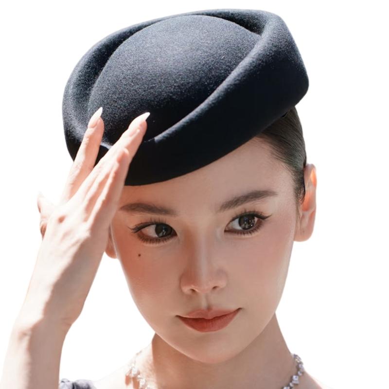 

Classical Hepburn Style Felted Hat for Women Elegant Fashion Headwear Breathable Lightweight Design чорний