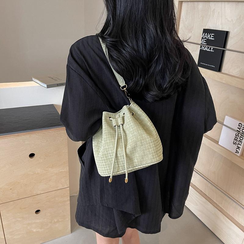 Solid Color Popular Bags In Summer New Fashion Trendy One-shoulder Simple Oblique Cross Casual Commuter Bucket Bag