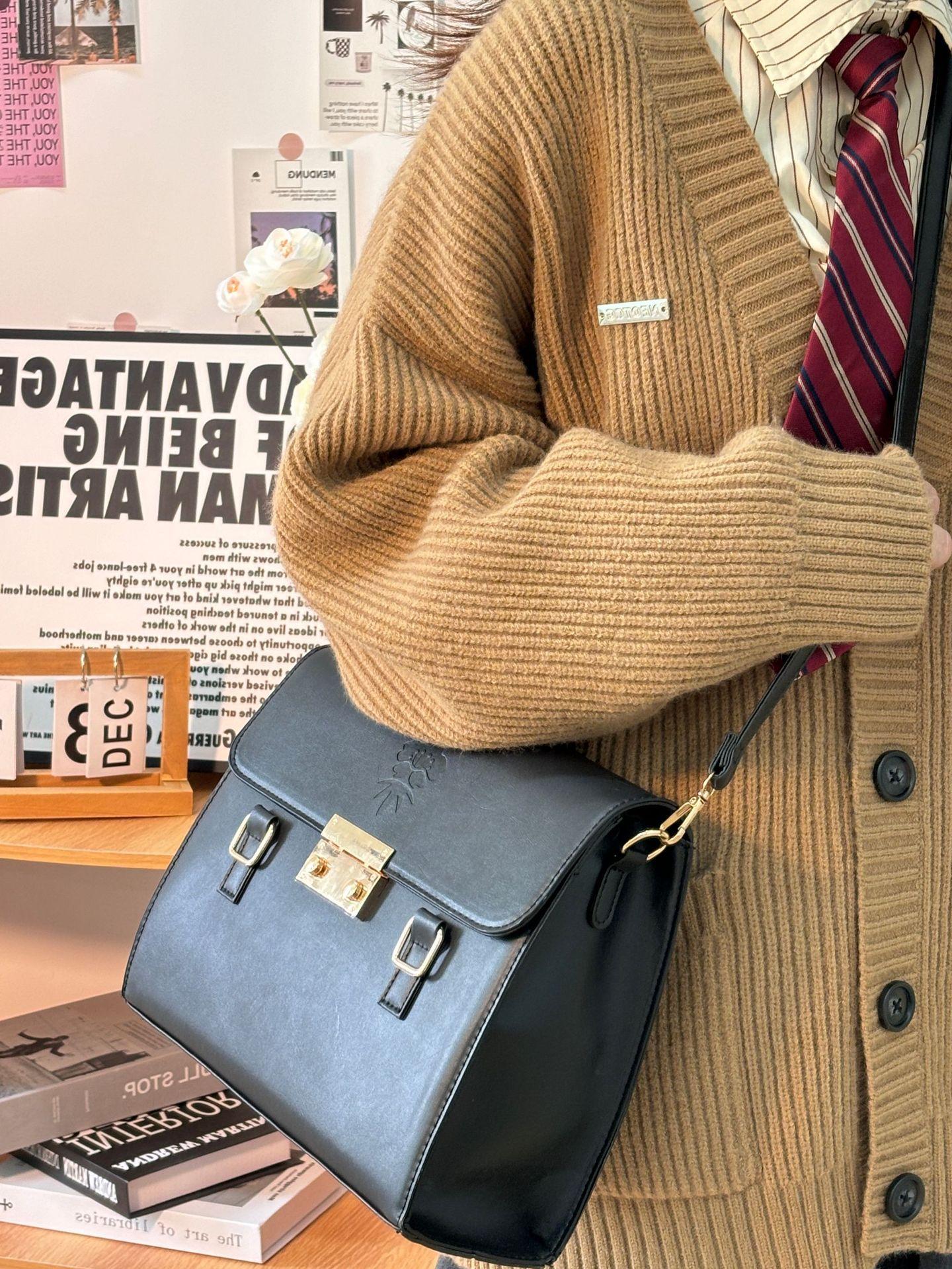 

Japanese niche design uniform bag 2025 new college style simple shoulder bag high sense retro JK oblique span bag чёрный