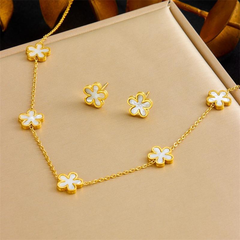 Gold White Flower Charm Bracelet, Dainty Five-Petal Flower Link Bracelet, Elegant Adjustable Jewelry for Women Daily Wear Gift