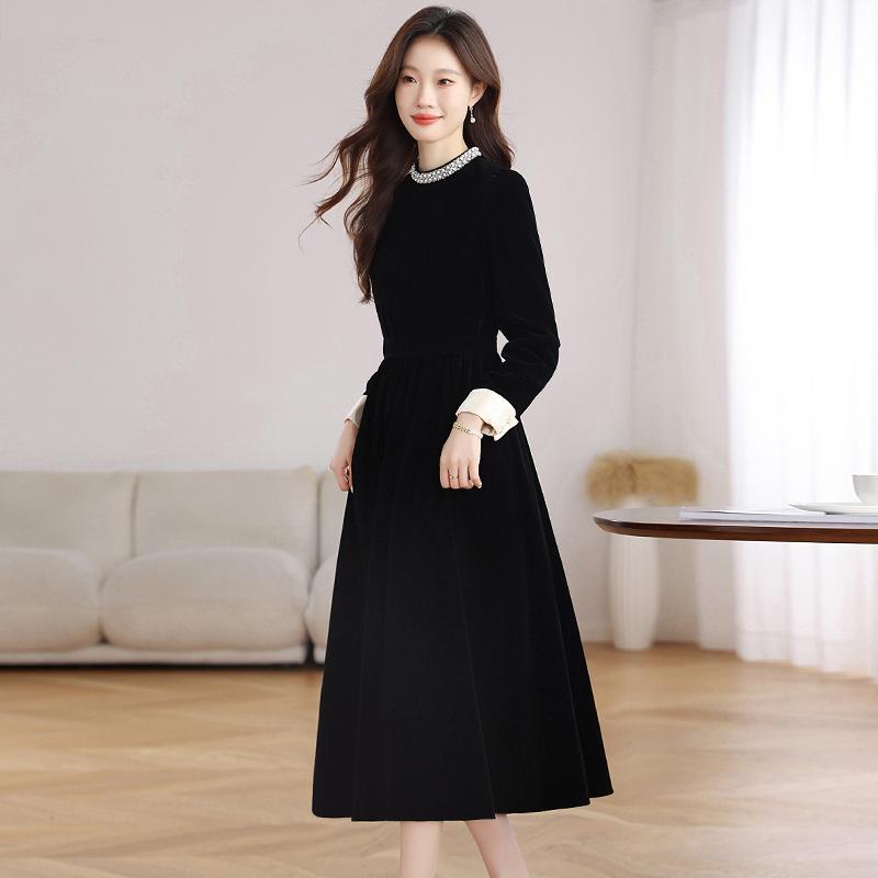 Hepburn Style Black Velvet Long Sleeve Dress - French High-End Autumn/Winter Women's Waist-Cinched Slimming Gown