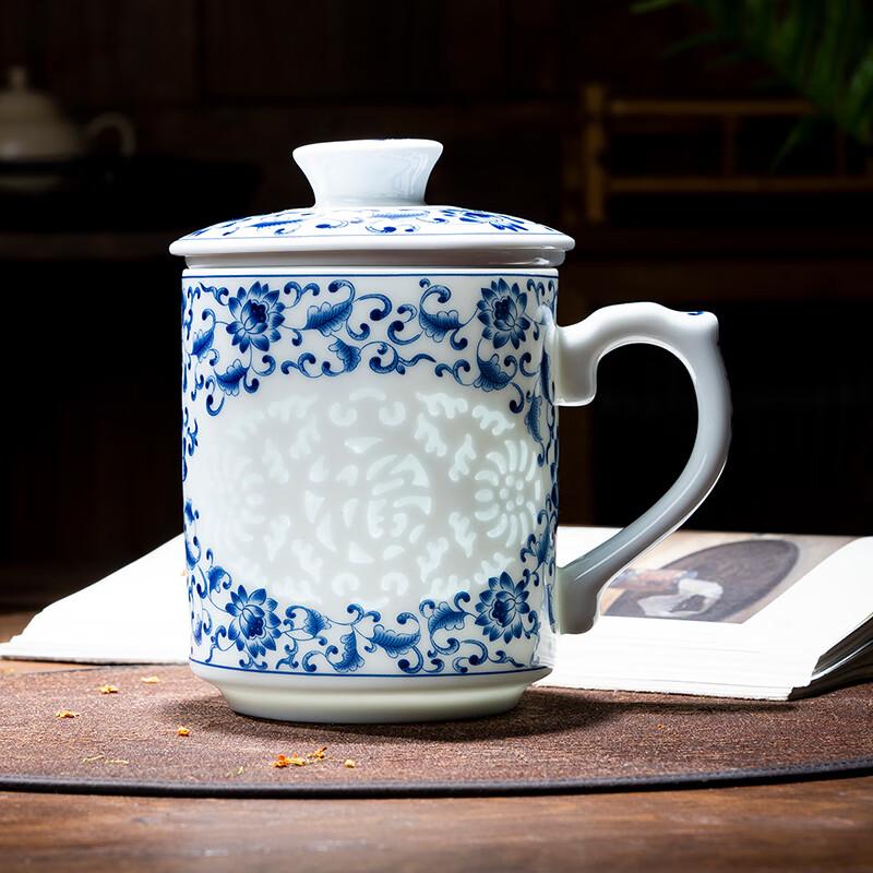 Taoxianghui Jingdezhen Ceramic Filter Tea Cup with Lid, Home Water Cup, Office Tea Infuser Cup, Blue And White Delicate Porcelain Cup, Gift Box Set