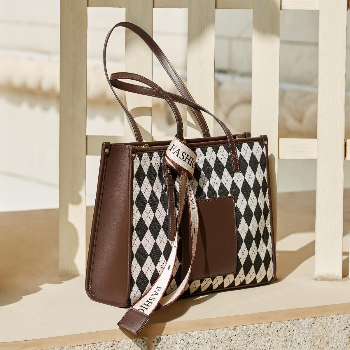 

Mrs. Qiao Bag 2025 New Women s Tote Bag Large Capacity Ladies Autumn Winter Commuting High-end Single Shoulder Bag Long35CM、Wide10.5CM、H темно-коричневого