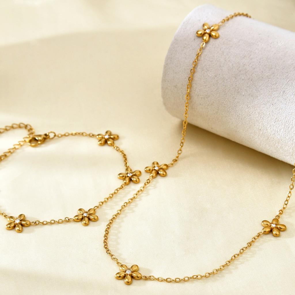 Fashionable And Elegant Temperament Old Money Style Stainless Steel Plated 18K Gold With Diamonds Flowers Zircon Set For Women