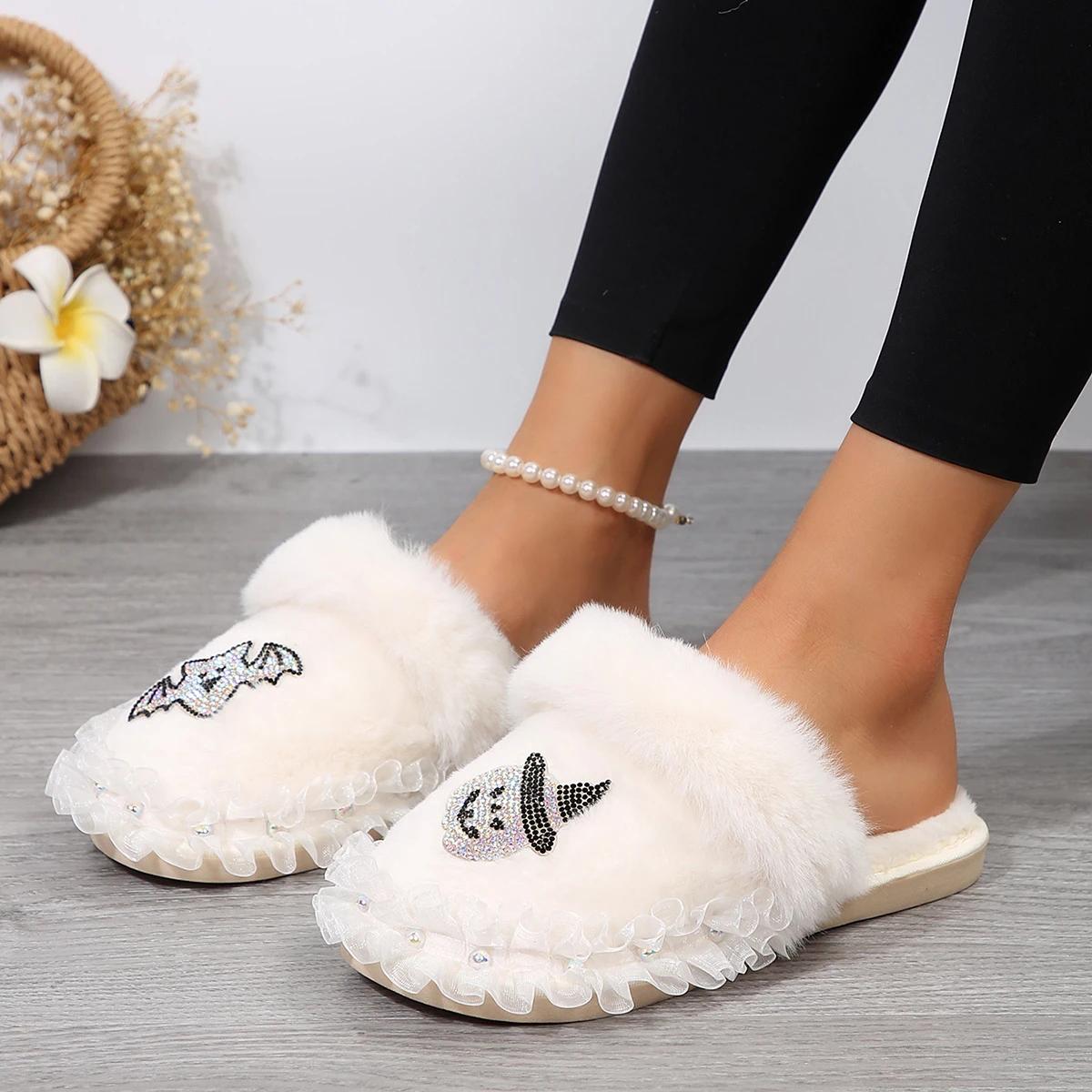 День всех святых. Плоские пушистые меховые тапочки. Женские блестящие заклепочные меховые — фото 11