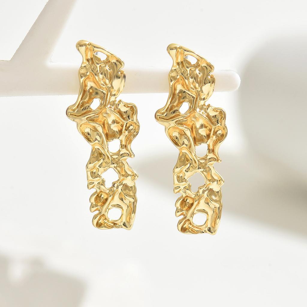 ins simple niche light luxury earrings Mori sweet pleated hollow design stud earrings versatile high-end earrings