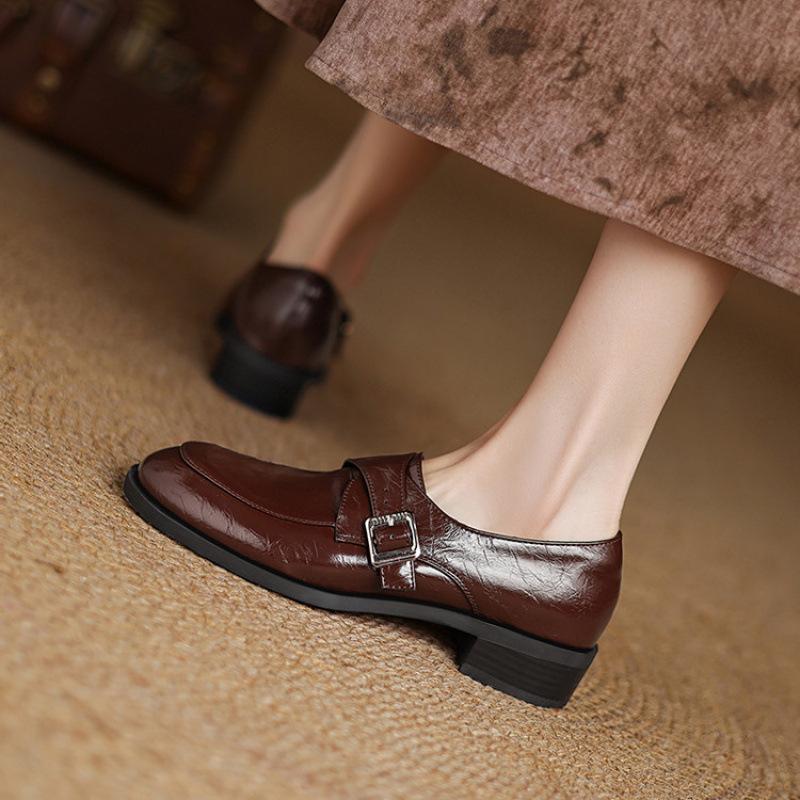 

Новые маленькие кожаные туфли большого размера женские повседневные однотонные с низким верхом и легким вырезом, на толстой подошве, нескользящие, женская обувь на один педаль, для ношения в четыре сезона, si 39 коричневый