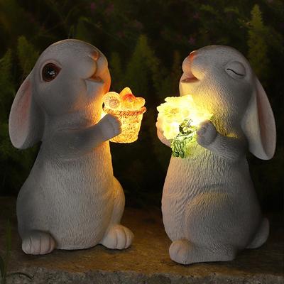 Estátuas de jardim solar ao ar livre, coelho com flores, estatueta de coelho de resina segurando cogumelo com luzes LED para gramado externo