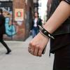 Bracciale Punk Multi-Strato con Borchie e Catena a Spillo, Ecopelle e Decorazione Metallica, Accessorio Unisex Stile Street