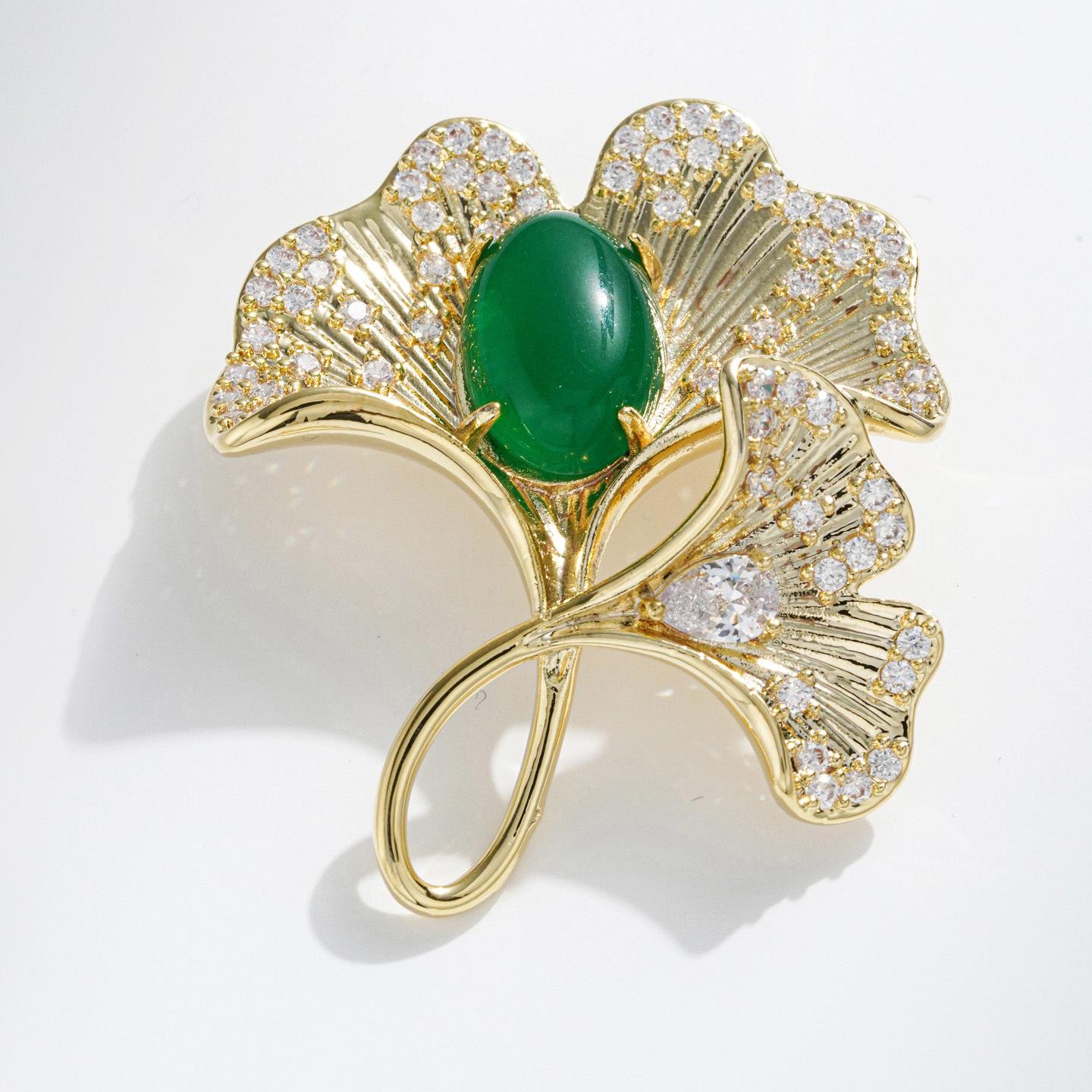 Bo Xin Yun High-End Gold Plated Copper Zirconia Emerald Agate Ginkgo Leaf Brooch