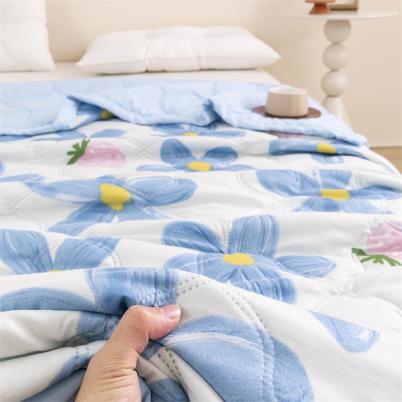 Breathable Lightweight Cloud-feeling Summer Quilt Fresh Flower Summer Blanket Skin Friendly Airable and Soft Single Double Duvet
