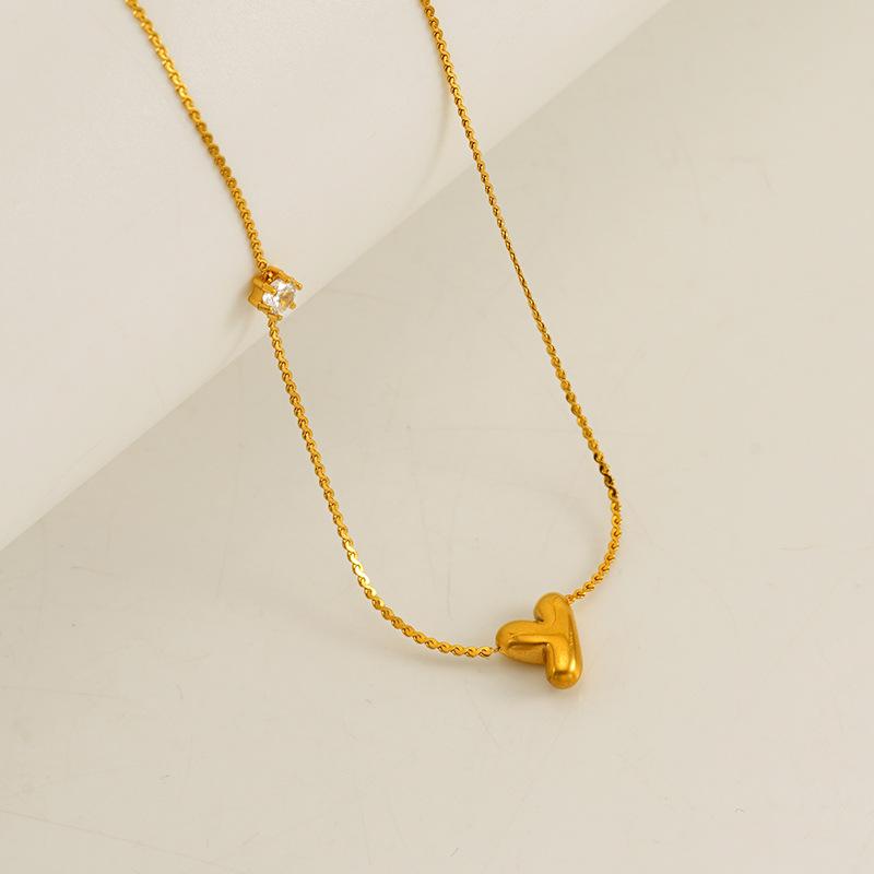 New fashionable cubic zirconia-studded chubby design26Letter pendant necklace, titanium steel, versatile and stylish for women