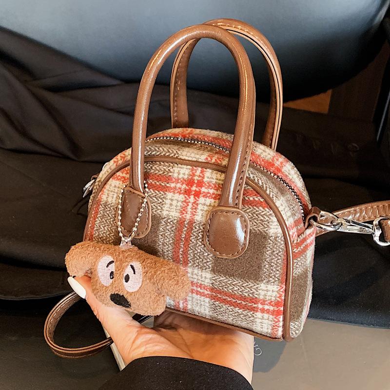 Nischen-Karohandtasche Damen 2025 neu trendig niedlich Welpe Umhänge kleine Tasche Mädchen Mini Bowlingtasche
