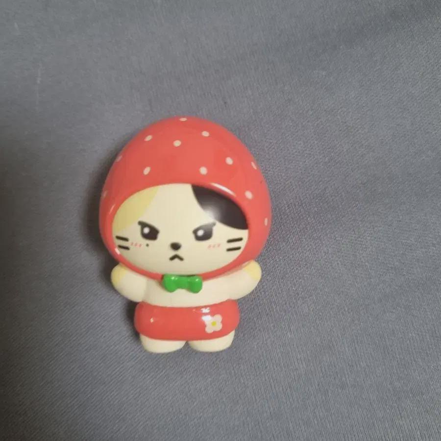 ZEROBASEONE Linini Strawberry Version Figure
