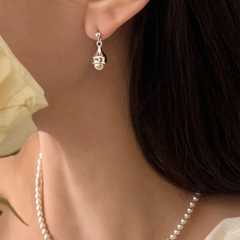 Moire_ Dewy Pearl Earring