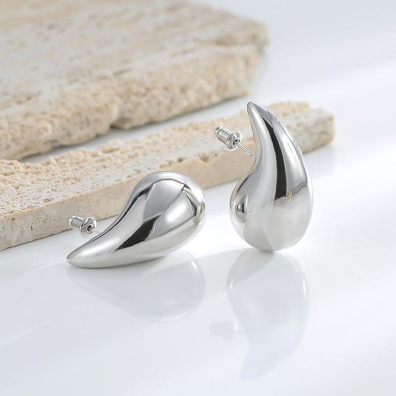 Trending 3D Water Drop Metal Earrings: Chic, Unique Design with a High-End, Sophisticated Style