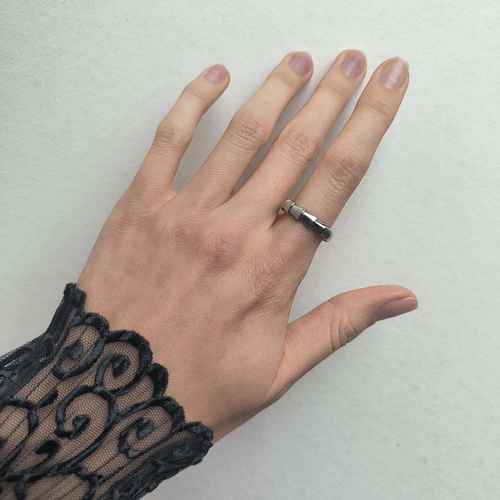 Серебряное кольцо с без камней, вес изделия 1,73 гр (2199212)