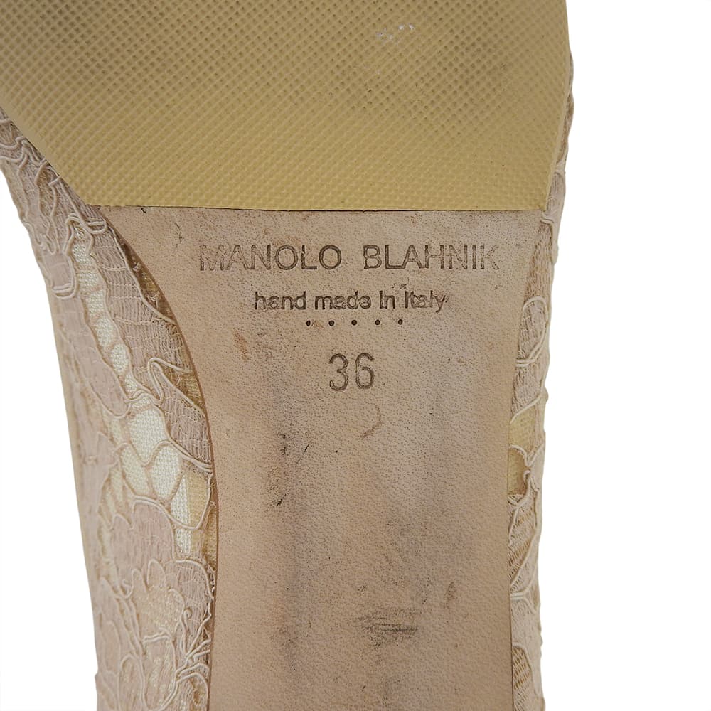 MANOLO BLAHNIK Excellent condition HANGISI crystal buckle lace design pointed toe flat pumps, size 36 shoes 36 beigeUsed