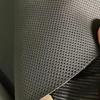 1,2 MM Tykkelse Stansede Huller Bilrat Sofa Sæder Mikrofiber Syntetisk Læder Materialer