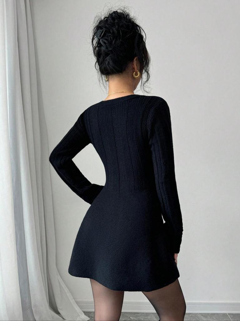 Europäisches & Amerikanisches V-Ausschnitt Strickkleid: Schlankmachende Taille, Langarm, A-Linie, Kurzer Rock, Einfarbige Farbe, Stil 2026 für Damen
