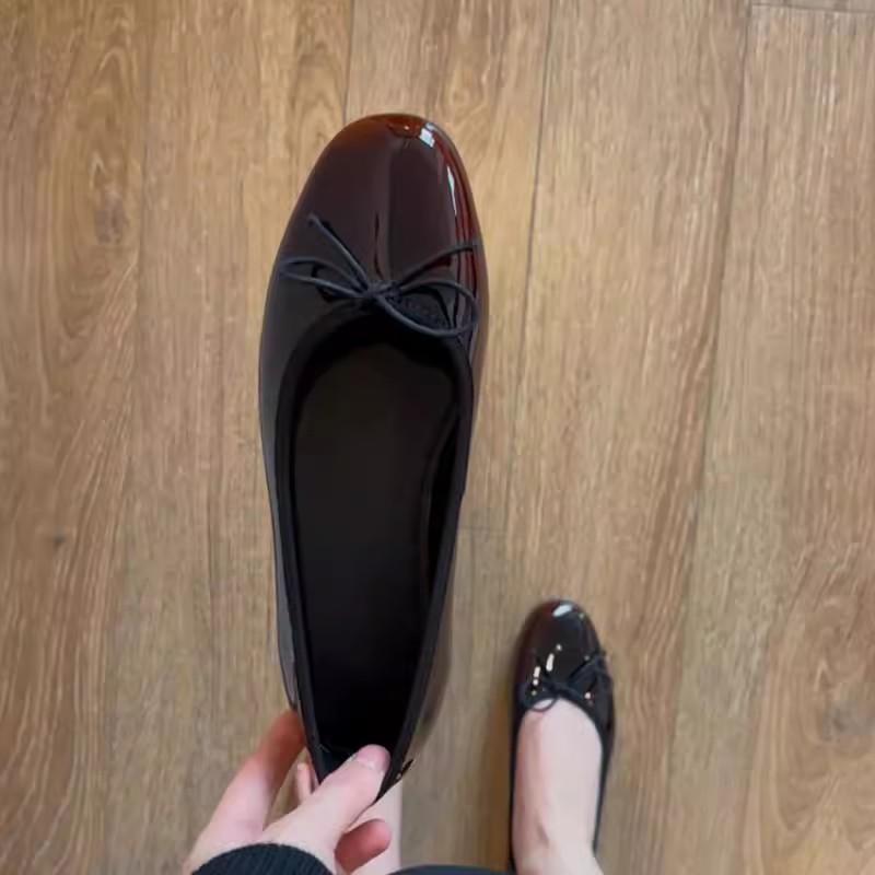 Versatile Flat-bottomed Bow Round-headed Ladyshoes Lazy One-pedal Commuter Ballet Shoes Patent Leather Single Shoes