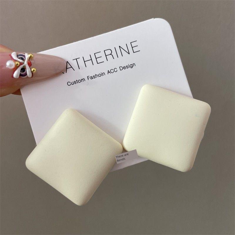 

Конфетный цвет Бриллиант Самые продаваемые Универсальные Клипсы для ушей Женская Геометрия